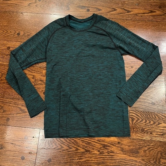 ****SOLD****Lululemon men’s metal vent long sleeve; heathered green and BLK - Picture 2 of 6